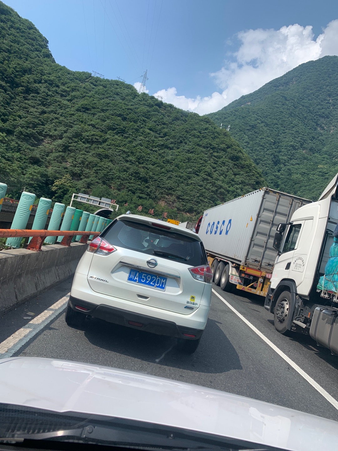 陕西高速西安段今日路况:西安堵车缓行,从涝峪口上来堵了两个小时了!