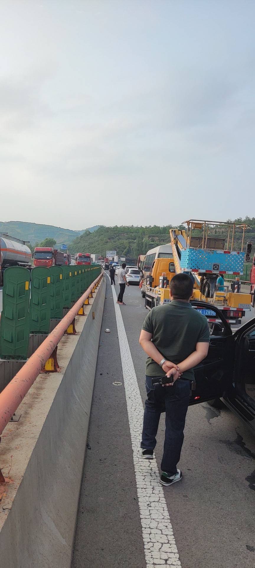 山西高速晋中段今日路况:晋中堵车缓行,g55 1号隧道附近发生拥堵半个